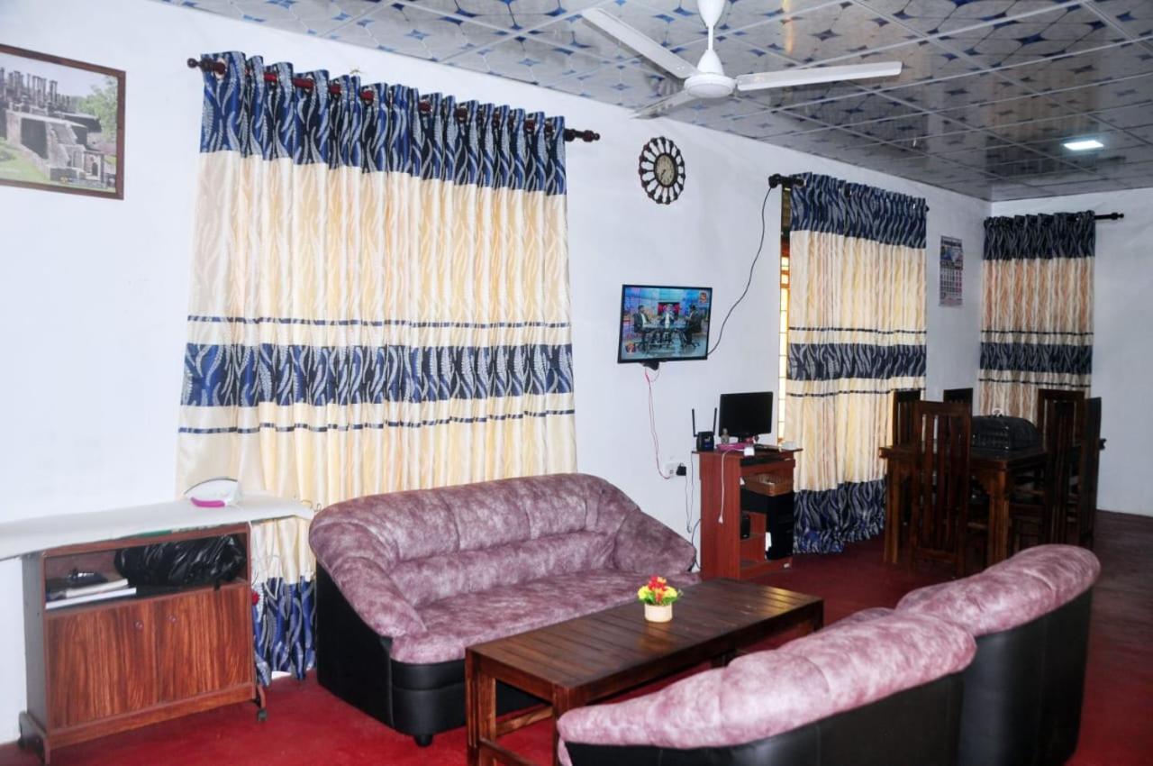 Impress Holiday Home Anuradhapura Bagian luar foto