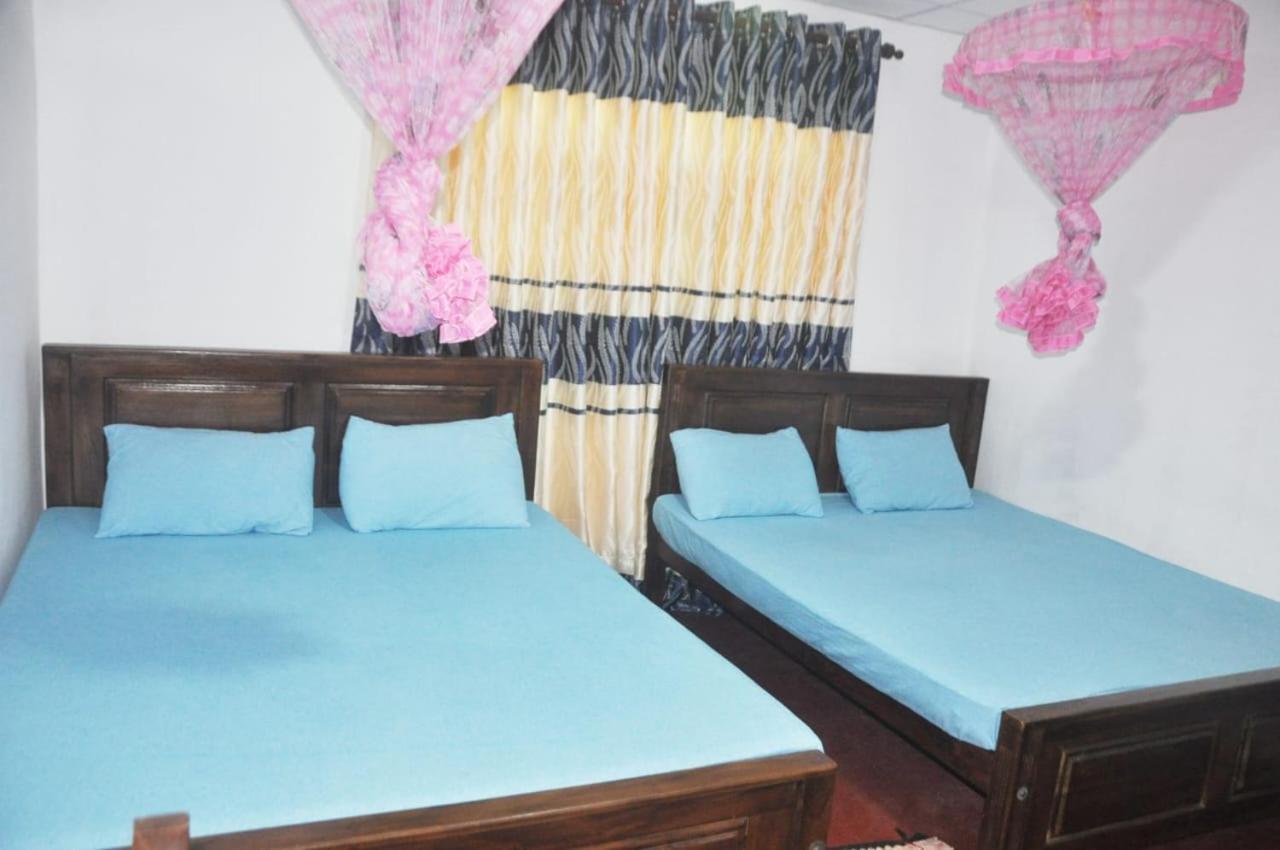 Impress Holiday Home Anuradhapura Bagian luar foto