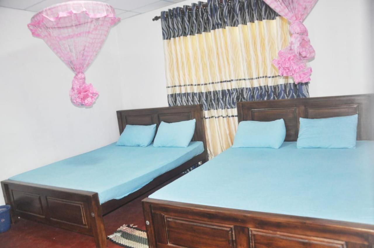 Impress Holiday Home Anuradhapura Bagian luar foto